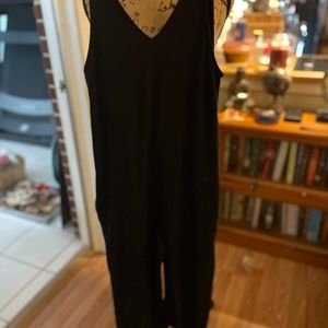 Old navy XS EUC black knit jumper with pockets cropped, V in back & front, crop